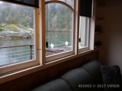 FLOAT HOME - Maple Bay Marina in Exclusive Bird's Eye Cove: