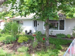 *SOLD*Very cute starter home in Parksville!